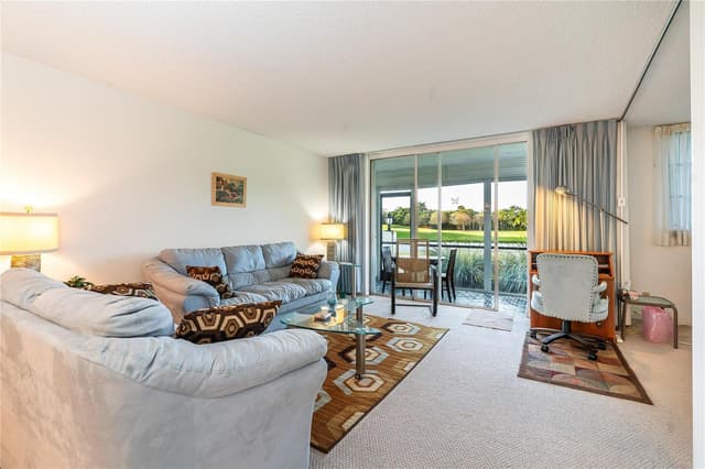 9611 N Hollybrook Lake Drive # 107, Pembroke Pines FL 33025 - Pembroke Pines, FL - Photo 2