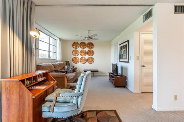 9611 N Hollybrook Lake Drive # 107, Pembroke Pines FL 33025 - Pembroke Pines, FL - Photo 6