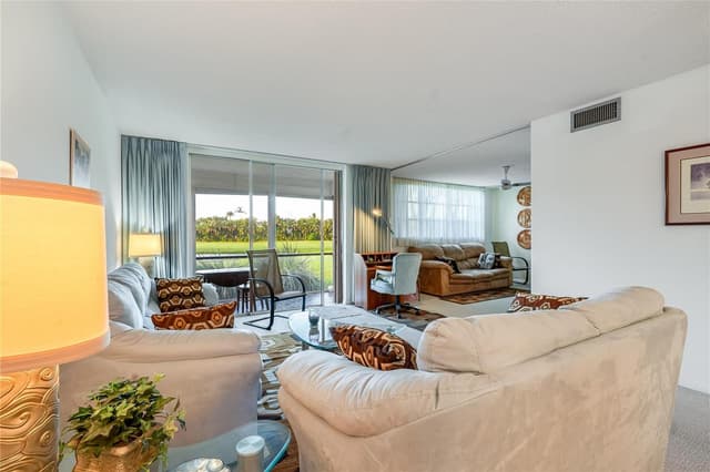 9611 N Hollybrook Lake Drive # 107, Pembroke Pines FL 33025 - Pembroke Pines, FL - Photo 7