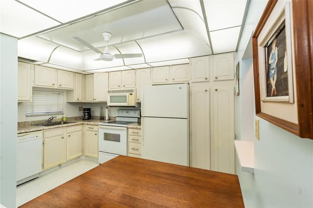 9611 N Hollybrook Lake Drive # 107, Pembroke Pines FL 33025 - Pembroke Pines, FL - Photo 4