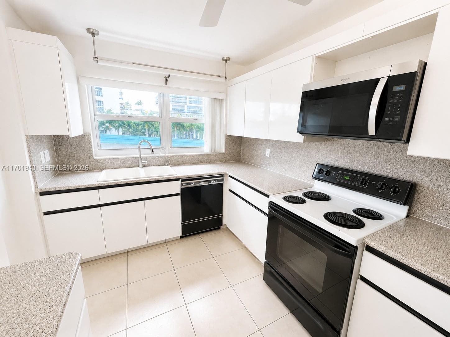 1825 S Ocean Dr # 401, Hallandale Beach FL 33009 - Hallandale Beach, FL - Photo 1