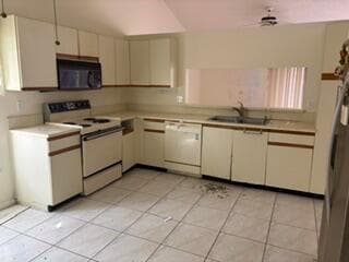 9332 Laurel Green Drive, Boynton Beach FL 33437 - Boynton Beach, FL - Photo 6