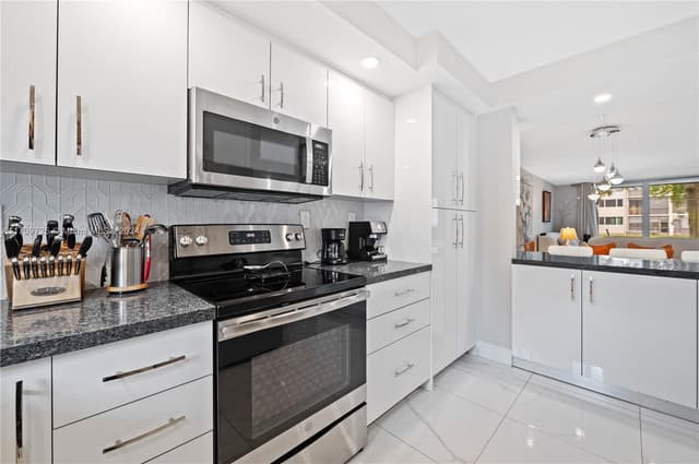711 S Hollybrook Dr # 109, Pembroke Pines FL 33025 - Pembroke Pines, FL - Photo 7