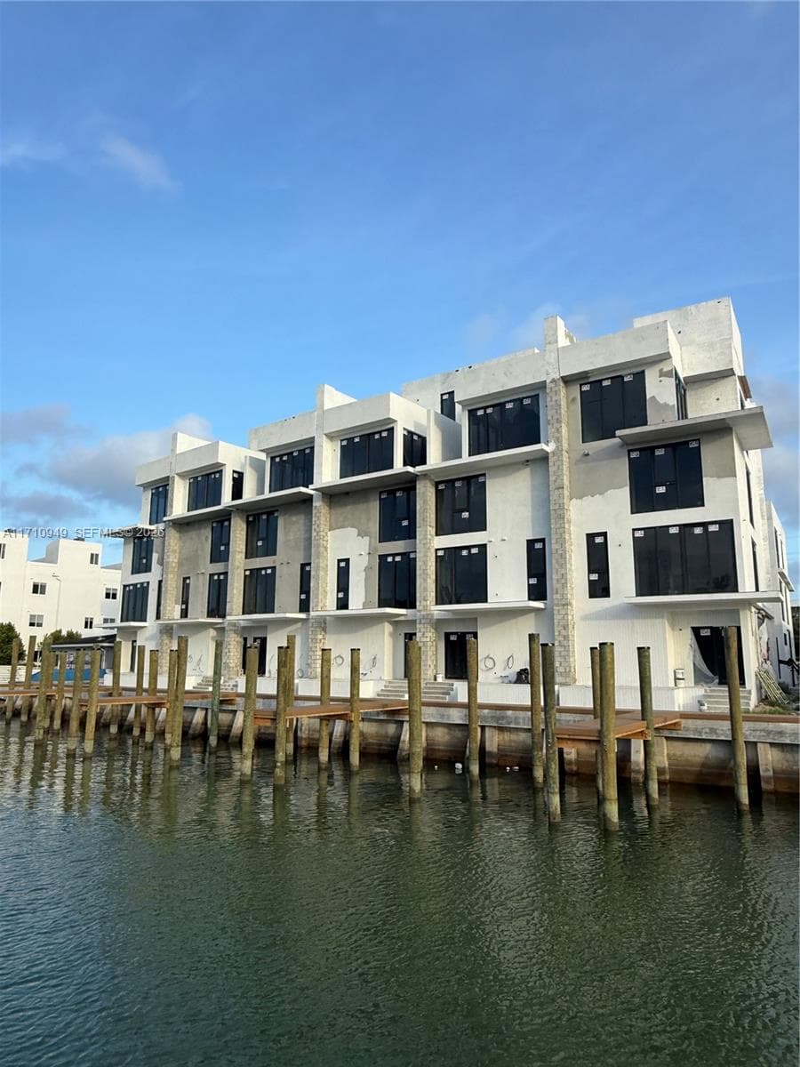 2005 Calais Dr # 7, Miami Beach FL 33141 - Miami Beach, FL - Photo 1