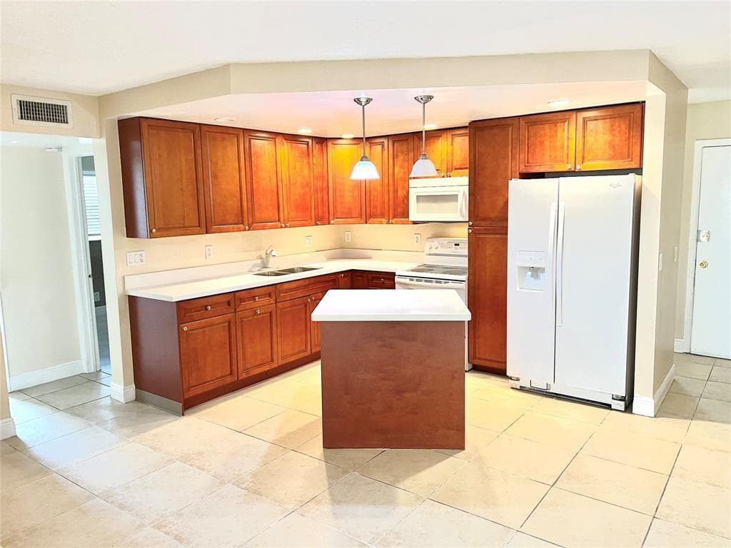 4425 Treehouse Lane # A, Tamarac FL 33319 - Tamarac, FL - Photo 1