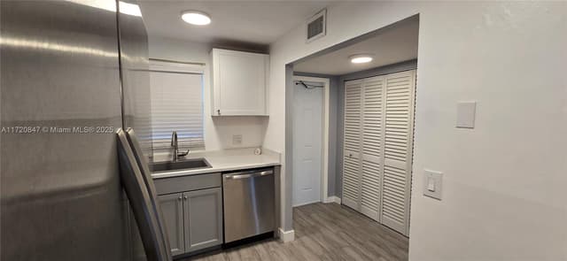 8350 Sunrise Lakes Blvd # 111, Sunrise FL 33322 - Sunrise, FL - Photo 2