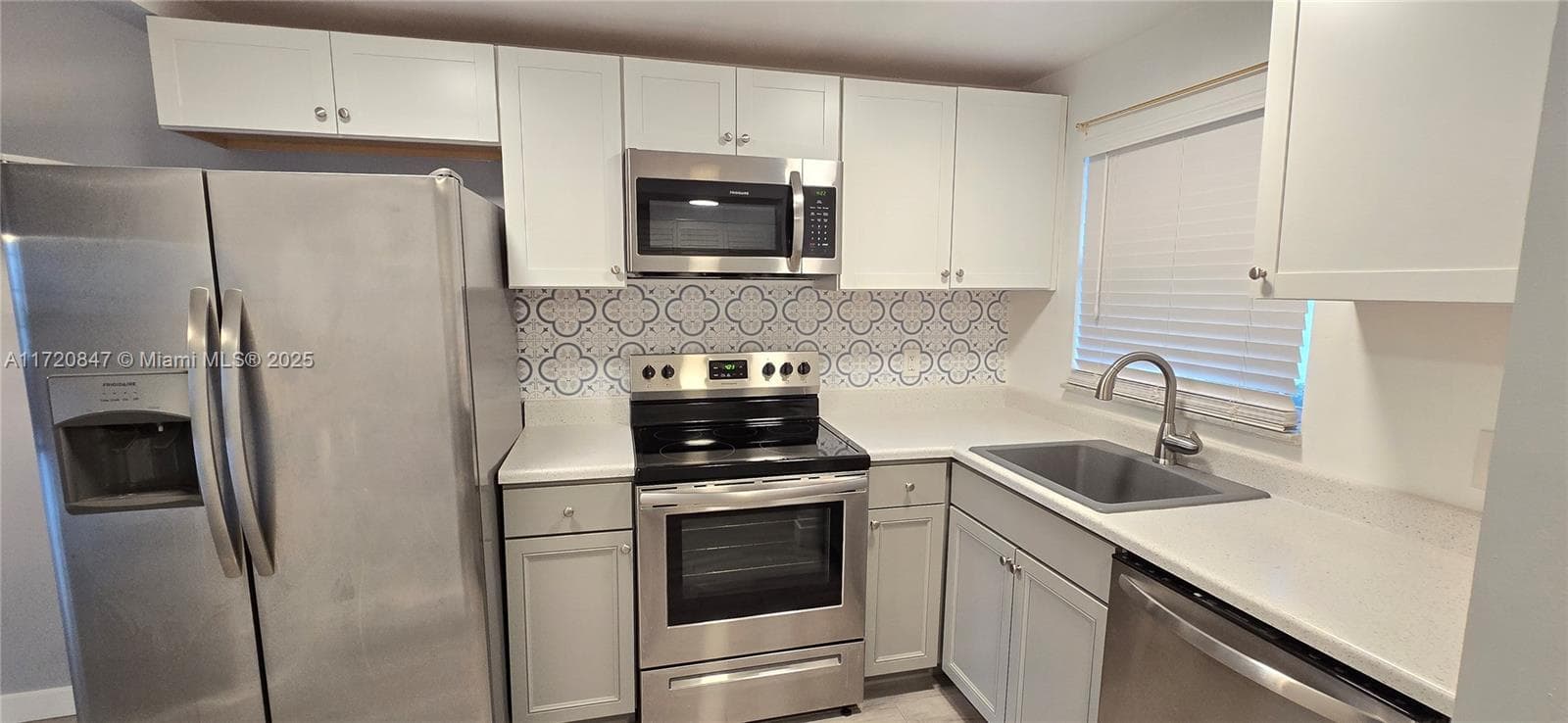 8350 Sunrise Lakes Blvd # 111, Sunrise FL 33322 - Sunrise, FL - Photo 1
