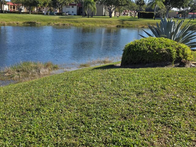 121 Lake Gloria Drive, West Palm Beach FL 33411 - West Palm Beach, FL - Photo 2