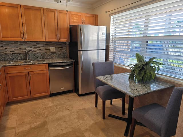 121 Lake Gloria Drive, West Palm Beach FL 33411 - West Palm Beach, FL - Photo 7