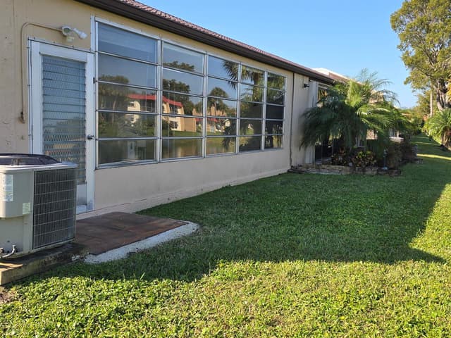 121 Lake Gloria Drive, West Palm Beach FL 33411 - West Palm Beach, FL - Photo 4