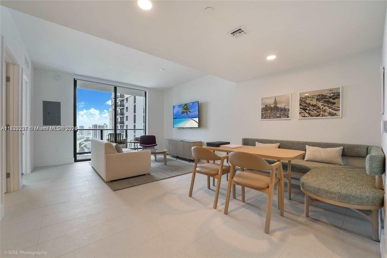 159 NE 6 # 3913, Miami FL 33132