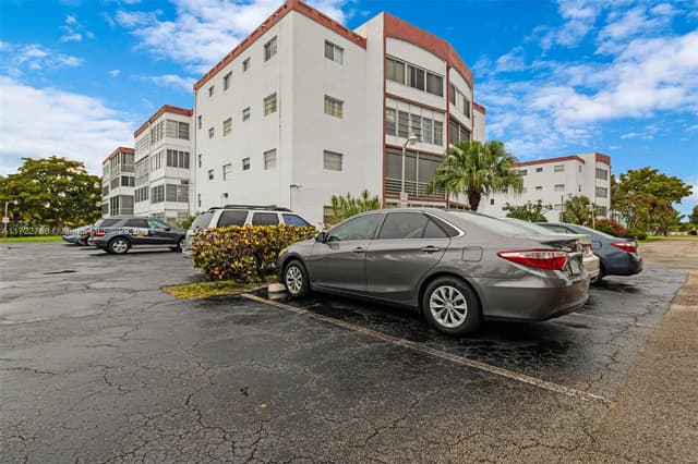 4000 NW 44th Ave # 205, Lauderdale Lakes FL 33319 - Lauderdale Lakes, FL - Photo 2