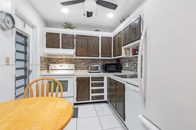 4000 NW 44th Ave # 205, Lauderdale Lakes FL 33319 - Lauderdale Lakes, FL - Photo 6