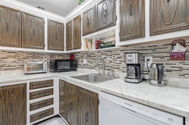 4000 NW 44th Ave # 205, Lauderdale Lakes FL 33319 - Lauderdale Lakes, FL - Photo 7
