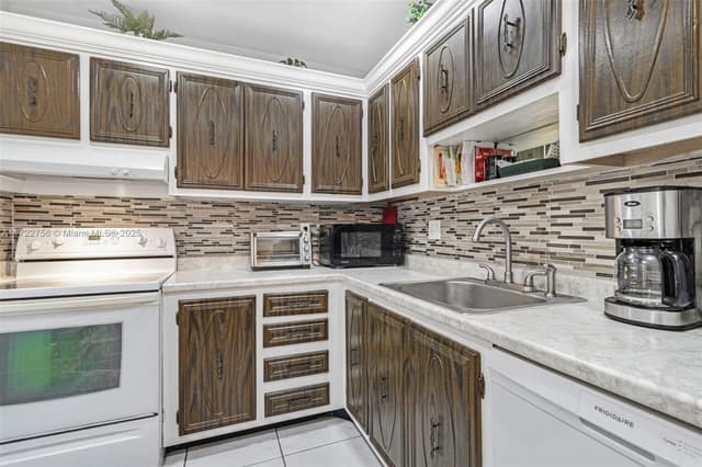 4000 NW 44th Ave # 205, Lauderdale Lakes FL 33319 - Lauderdale Lakes, FL - Photo 5