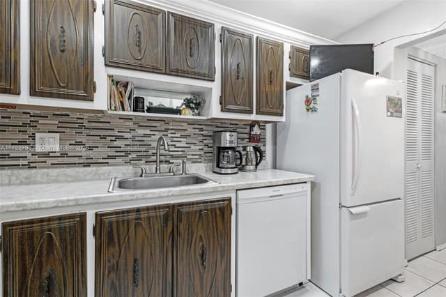 4000 NW 44th Ave # 205, Lauderdale Lakes FL 33319 - Lauderdale Lakes, FL - Photo 4