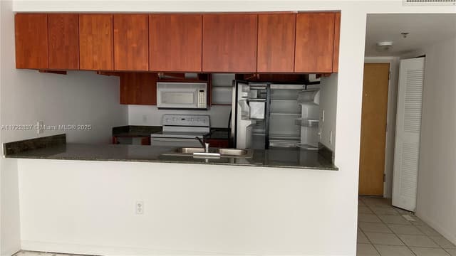 1200 Brickell Bay Dr # 2007, Miami FL 33131 - Miami, FL - Photo 2