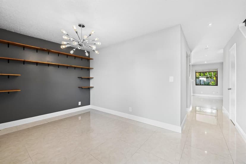 2127 NE 11th Avenue, Wilton Manors FL 33305