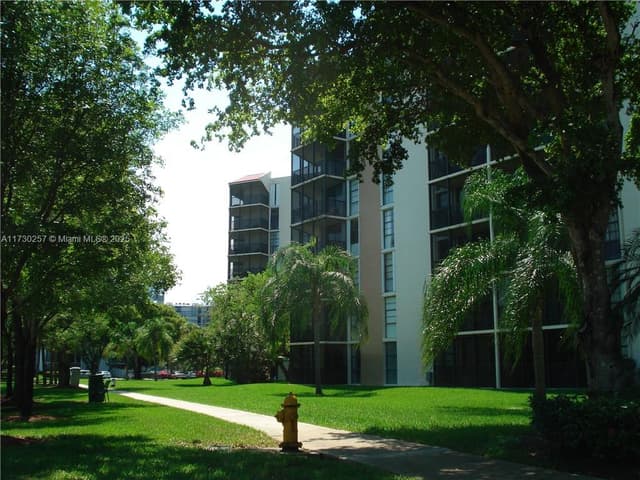 3101 N COUNTRY CLUB DRIVE # 306, Aventura FL 33180 - Aventura, FL - Photo 2