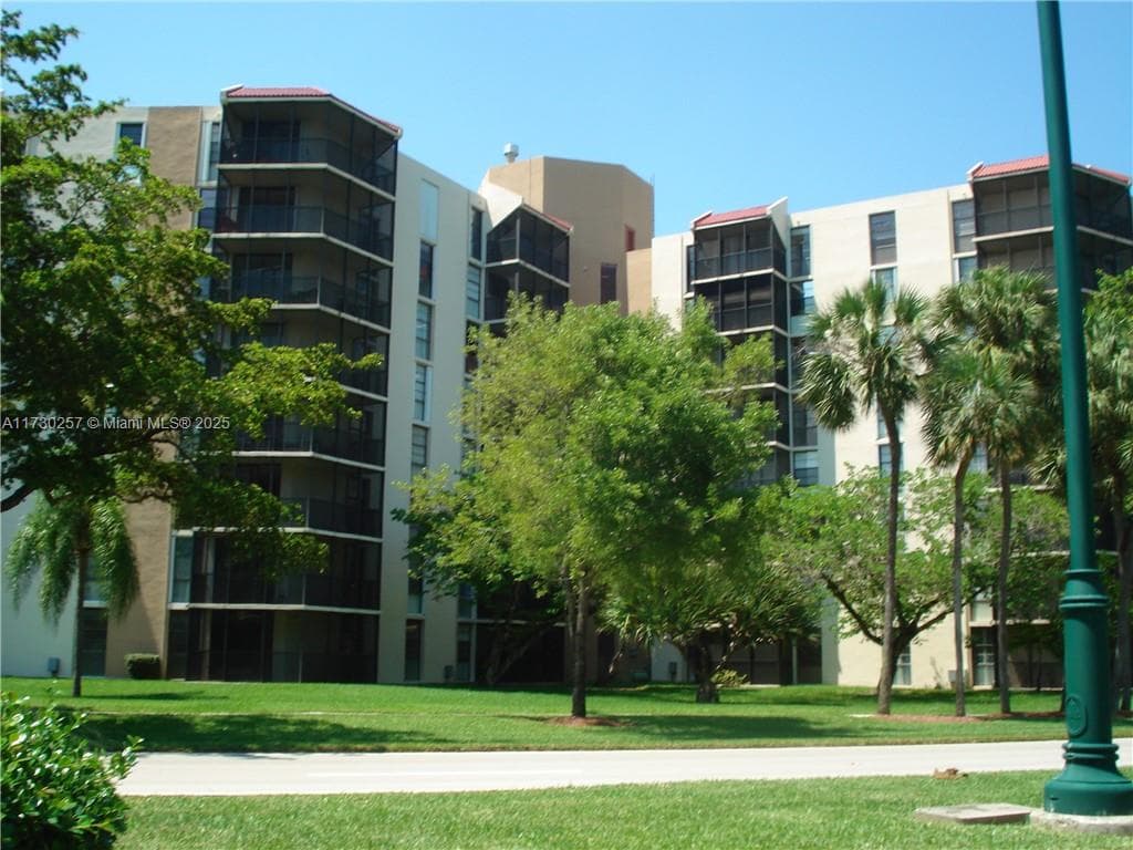 3101 N COUNTRY CLUB DRIVE # 306, Aventura FL 33180 - Aventura, FL - Photo 1