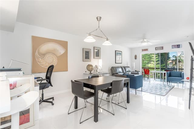 811 S Hollybrook Drive # 301, Pembroke Pines FL 33025 - Pembroke Pines, FL - Photo 2