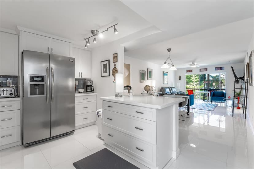 811 S Hollybrook Drive # 301, Pembroke Pines FL 33025
