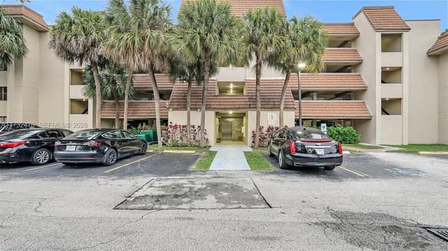 481 Ives Dairy Rd # 4, Miami FL 33179 - Miami, FL - Photo 2