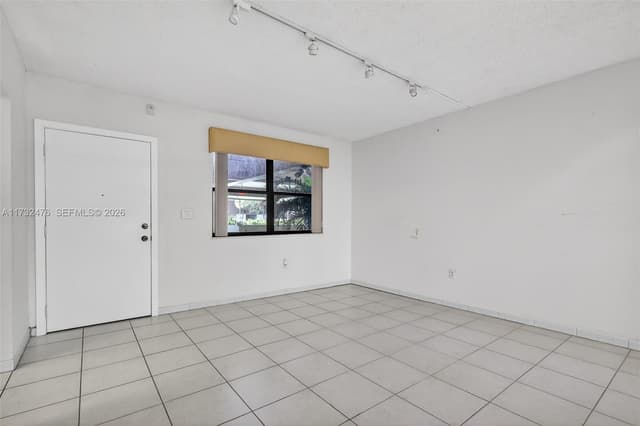 481 Ives Dairy Rd # 4, Miami FL 33179 - Miami, FL - Photo 6