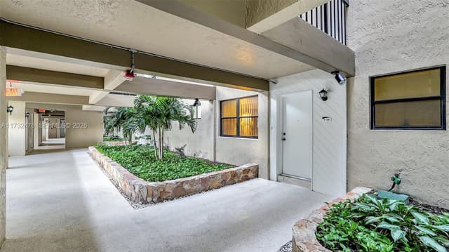 481 Ives Dairy Rd # 4, Miami FL 33179 - Miami, FL - Photo 3