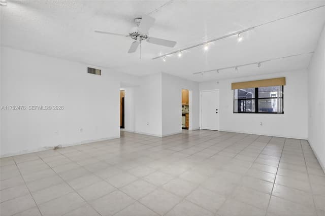 481 Ives Dairy Rd # 4, Miami FL 33179 - Miami, FL - Photo 5
