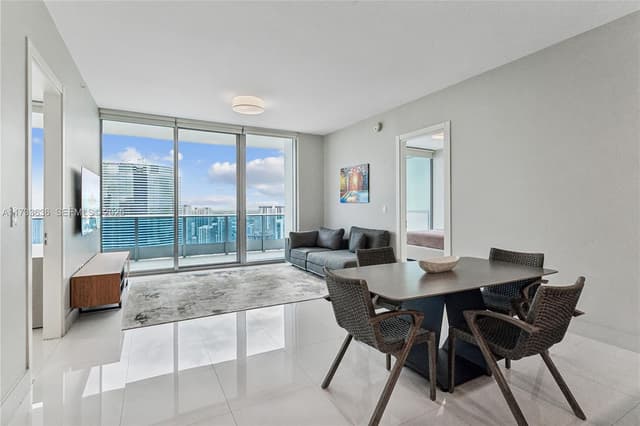 200 Biscayne Boulevard Way # 4912, Miami FL 33131 - Miami, FL - Photo 2