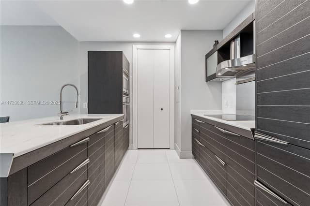 200 Biscayne Boulevard Way # 4912, Miami FL 33131 - Miami, FL - Photo 5