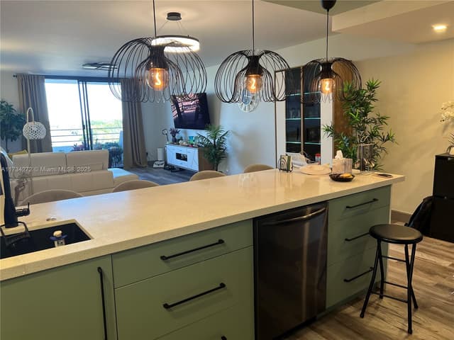 600 Three Islands Blvd # 504, Hallandale Beach FL 33009 - Hallandale Beach, FL - Photo 2