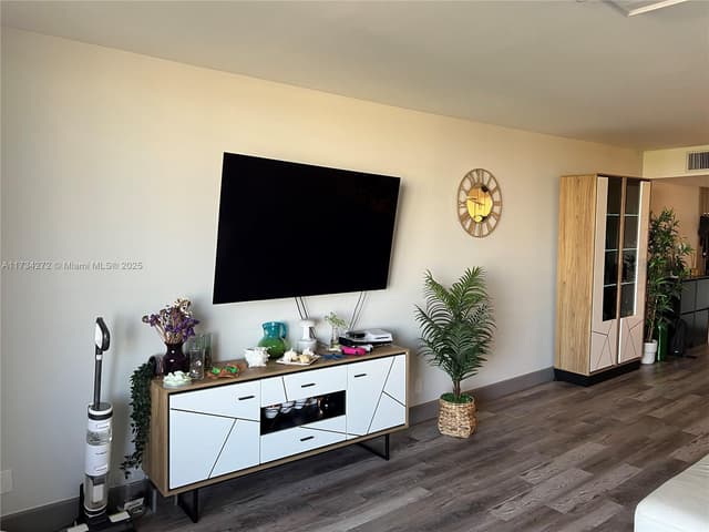 600 Three Islands Blvd # 504, Hallandale Beach FL 33009 - Hallandale Beach, FL - Photo 5