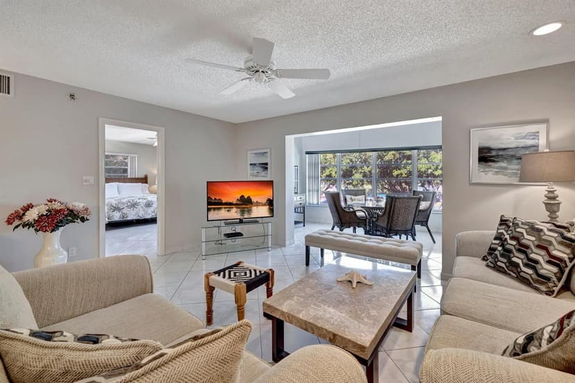4270 NW 40th Street # 302, Lauderdale Lakes FL 33319