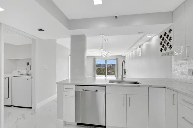 7076 Huntington Lane # 407, Delray Beach FL 33446 - Delray Beach, FL - Photo 2