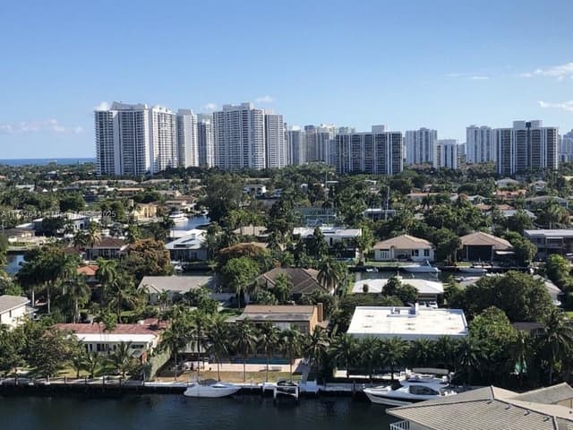 427 Golden Isles Dr # 15J, Hallandale Beach FL 33009 - Hallandale Beach, FL - Photo 6