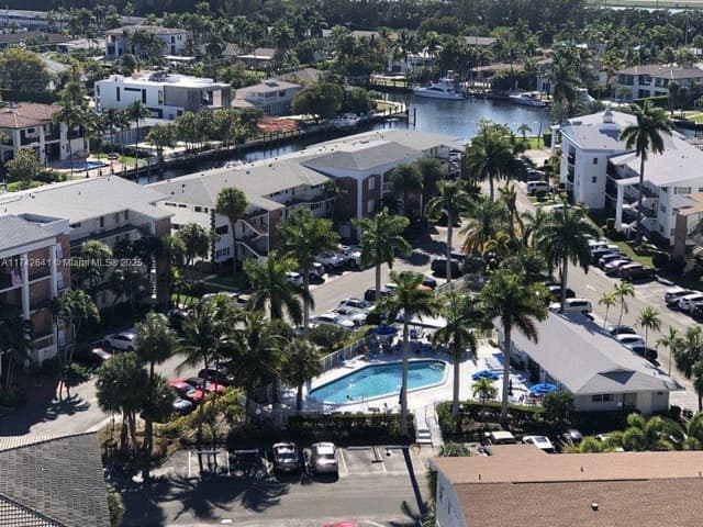 427 Golden Isles Dr # 15J, Hallandale Beach FL 33009 - Hallandale Beach, FL - Photo 4