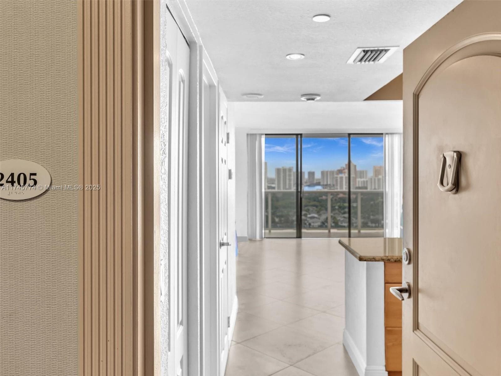 3675 N Country Club Dr # 2405, Aventura FL 33180 - Aventura, FL - Photo 1