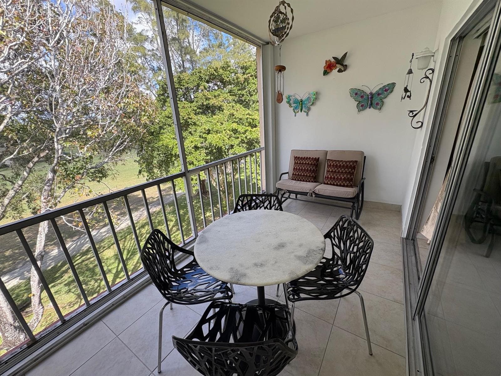 1055 Country Club Drive # 404, Margate FL 33063