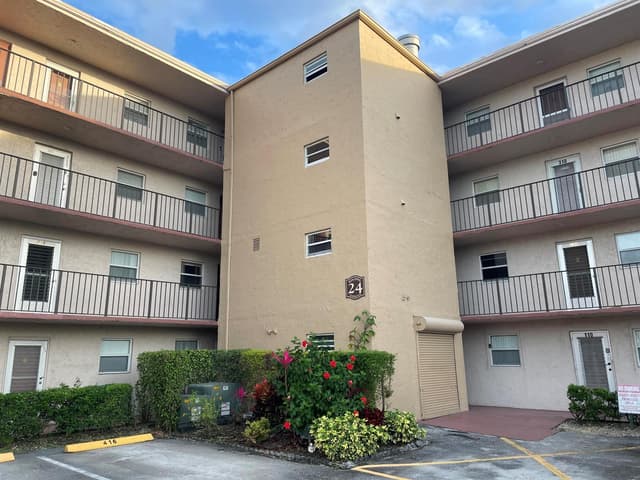 225 Bonnie Boulevard # 211, Palm Springs FL 33461 - Palm Springs, FL - Photo 2