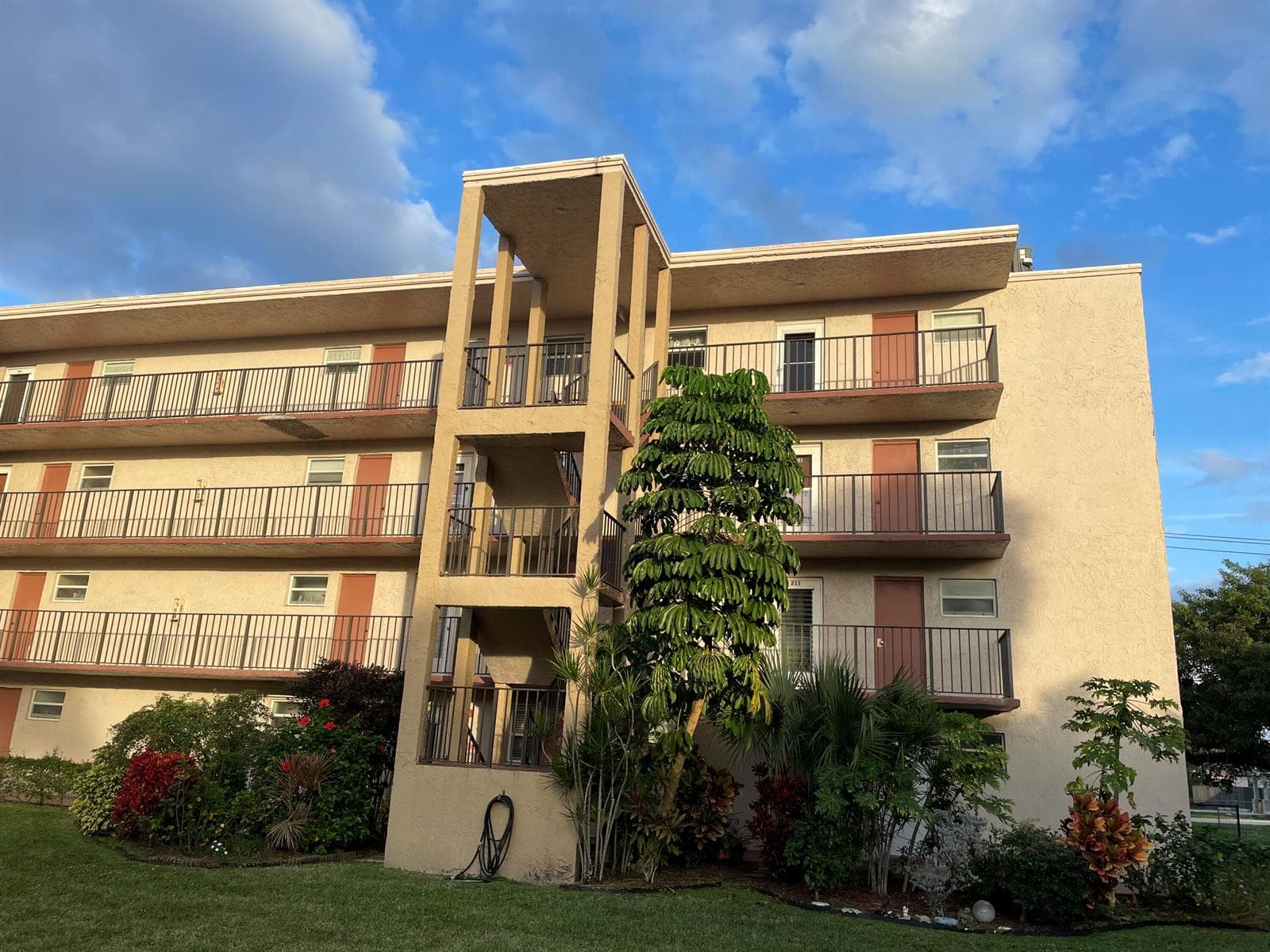 225 Bonnie Boulevard # 211, Palm Springs FL 33461 - Palm Springs, FL - Photo 1
