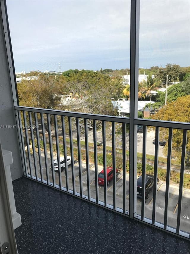 16950 W Dixie Hwy A631 Hwy # 631, North Miami Beach FL 33160 - North Miami Beach, FL - Photo 3