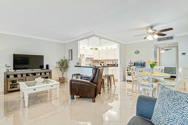 350 Tuscany G, Delray Beach FL 33446 - Delray Beach, FL - Photo 2