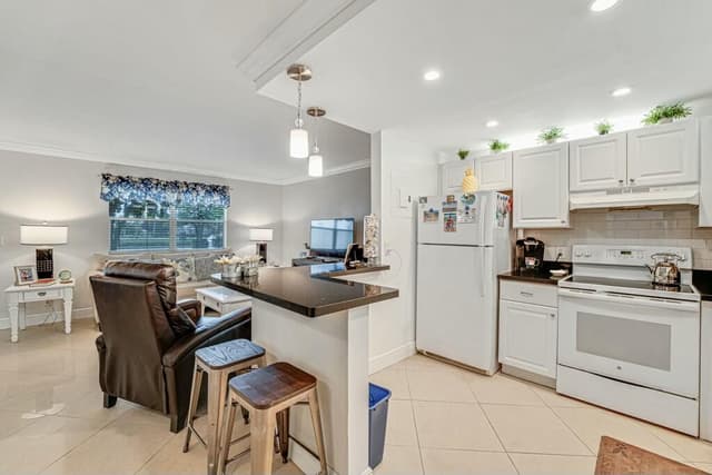 350 Tuscany G, Delray Beach FL 33446 - Delray Beach, FL - Photo 5