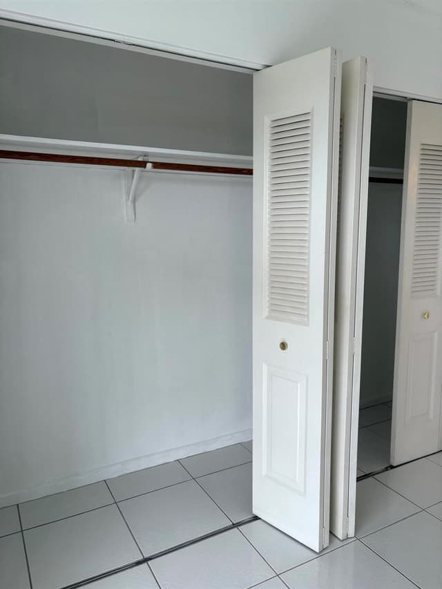 113 Berkshire E, West Palm Beach FL 33417 - West Palm Beach, FL - Photo 6