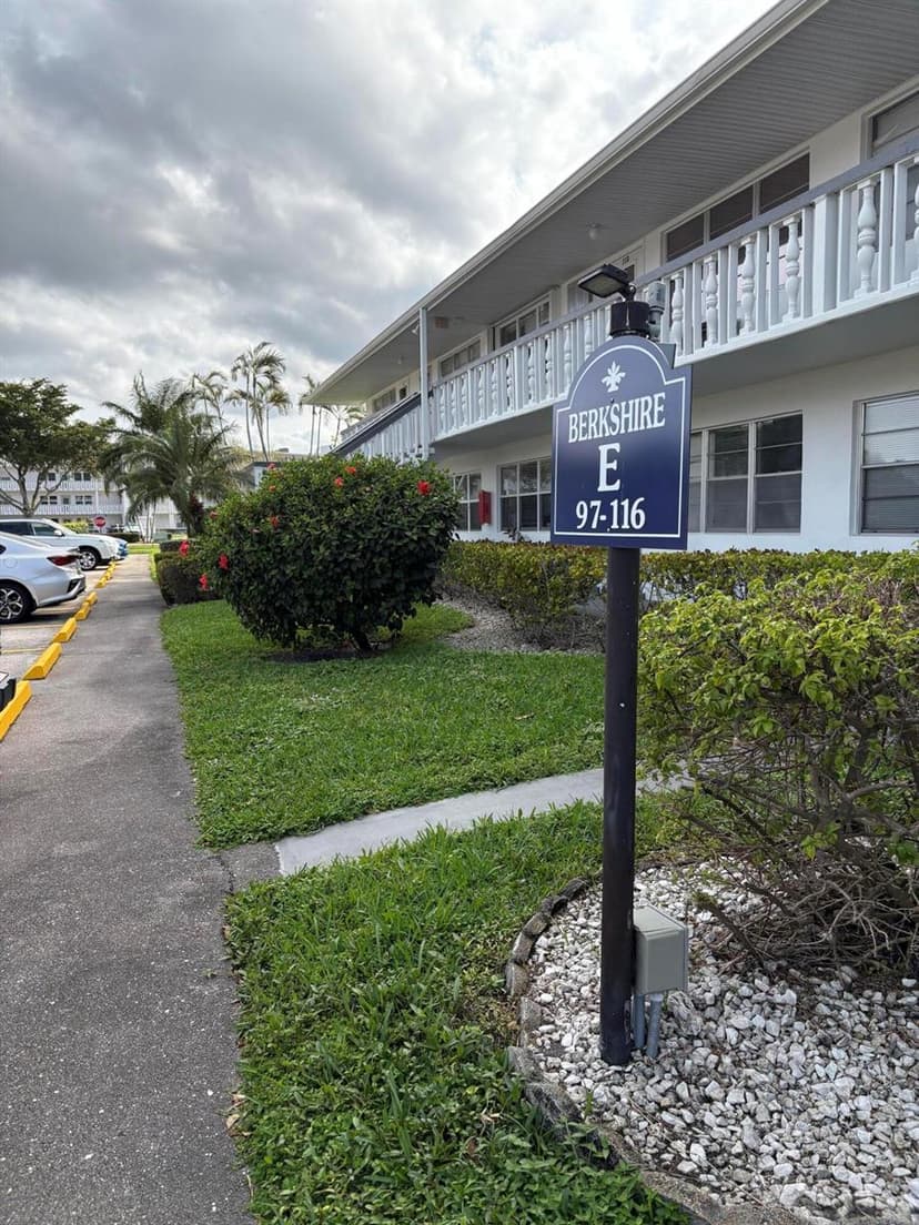 113 Berkshire E, West Palm Beach FL 33417