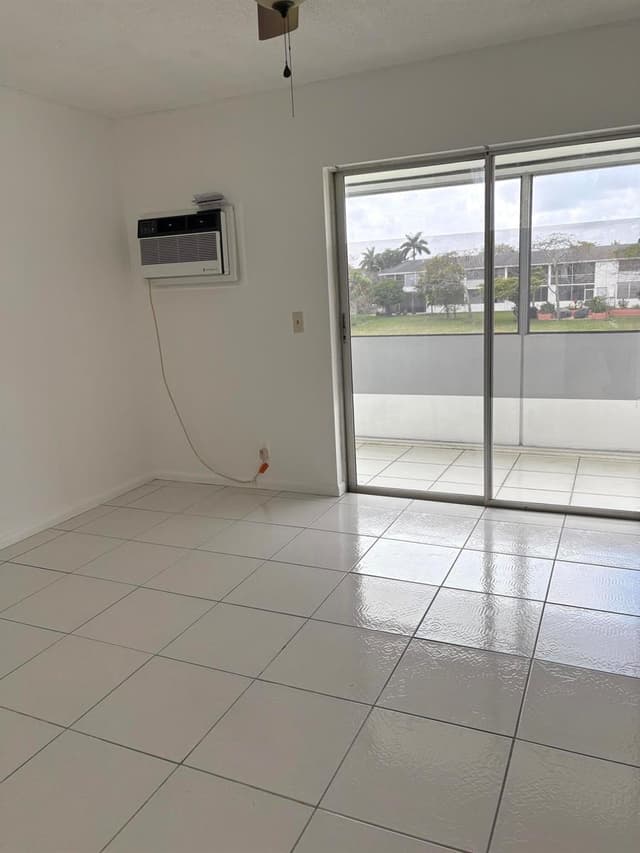 113 Berkshire E, West Palm Beach FL 33417 - West Palm Beach, FL - Photo 5