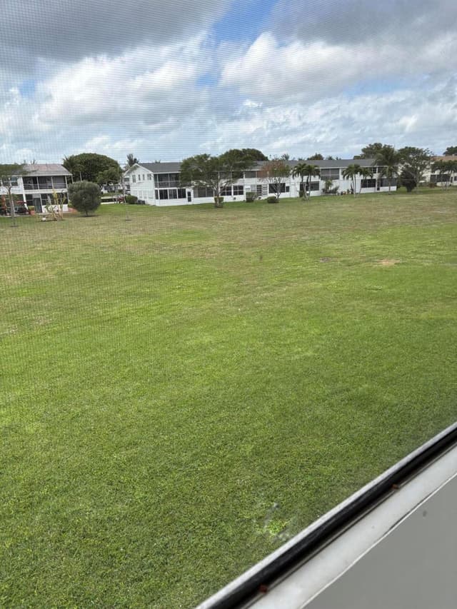 113 Berkshire E, West Palm Beach FL 33417 - West Palm Beach, FL - Photo 4