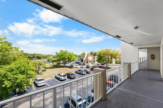 8450 Sunrise Lakes Blvd # 306, Sunrise FL 33322 - Sunrise, FL - Photo 5